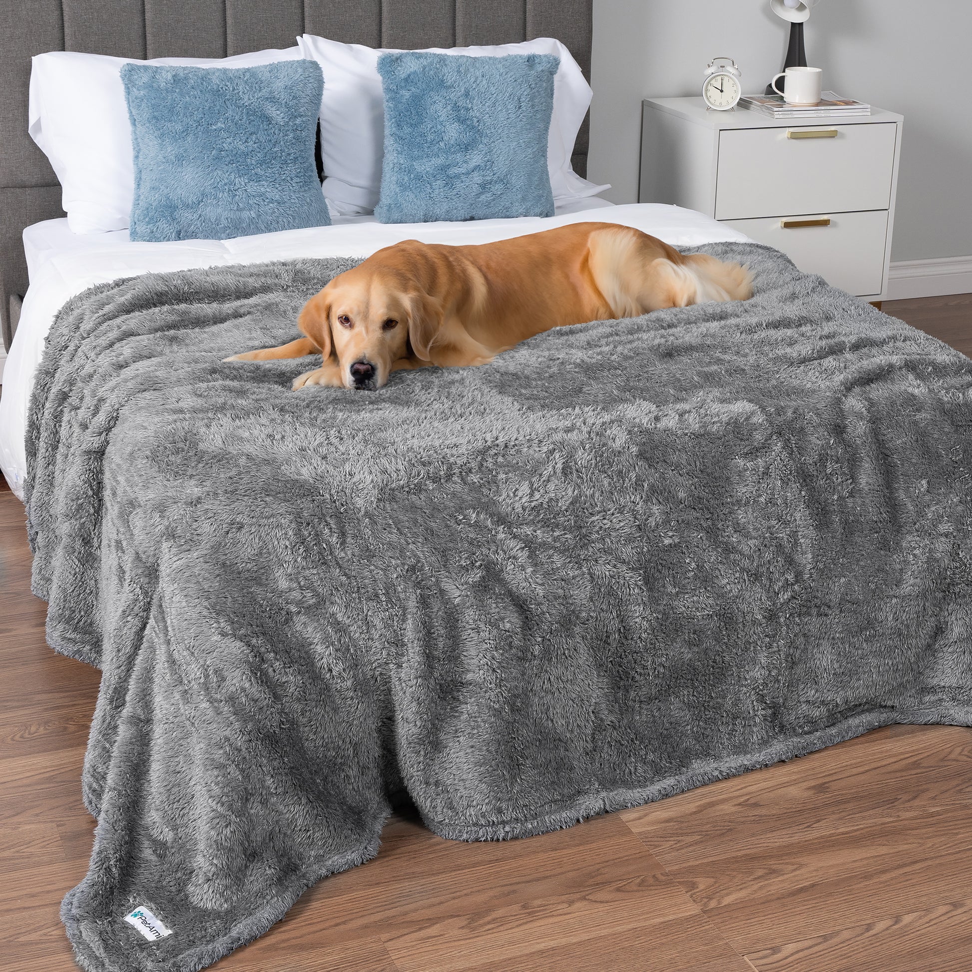 Ultra Soft Sherpa Dog Blanket | Cozy Fleece Blanket for Dogs