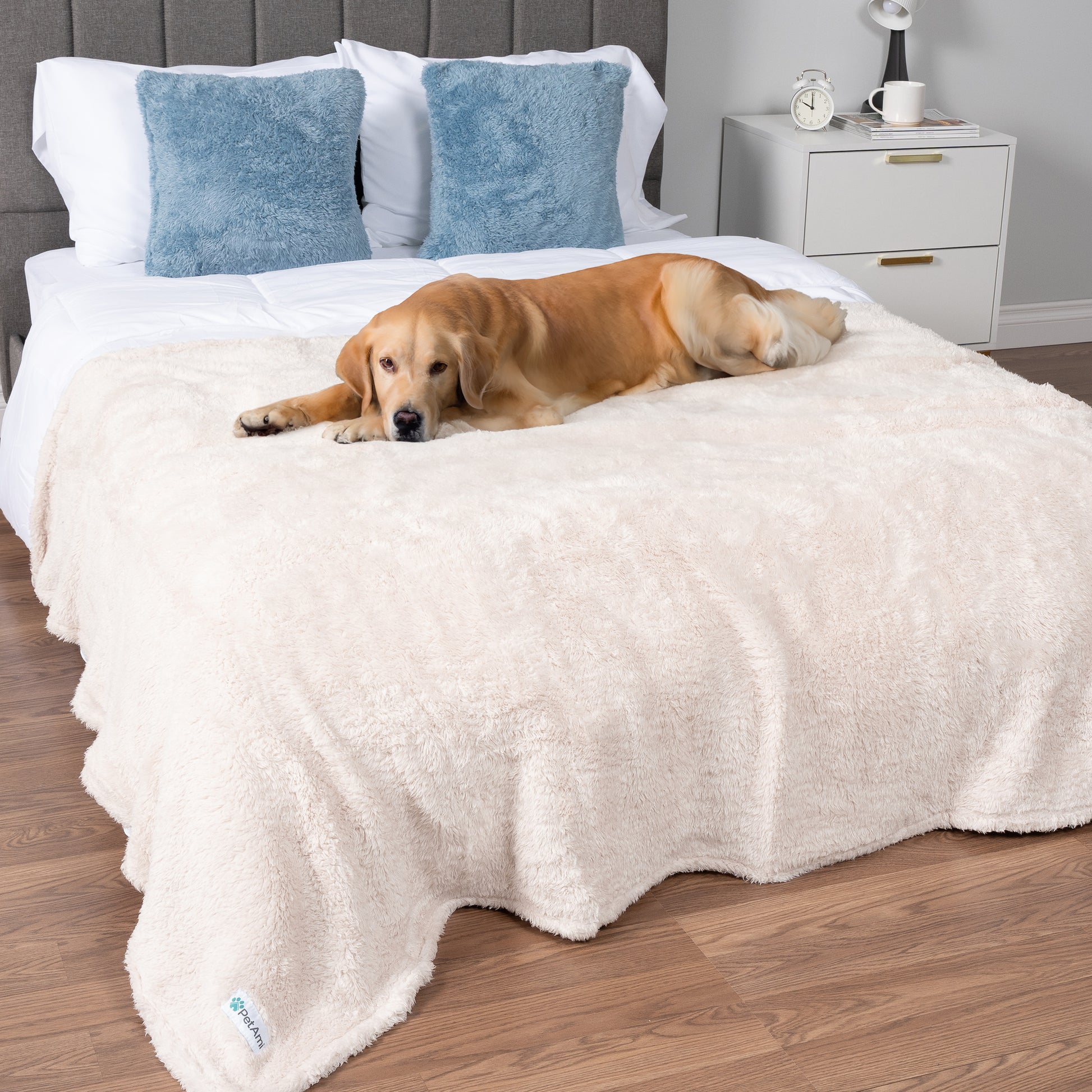 Ultra Soft Sherpa Dog Blanket | Cozy Fleece Blanket for Dogs
